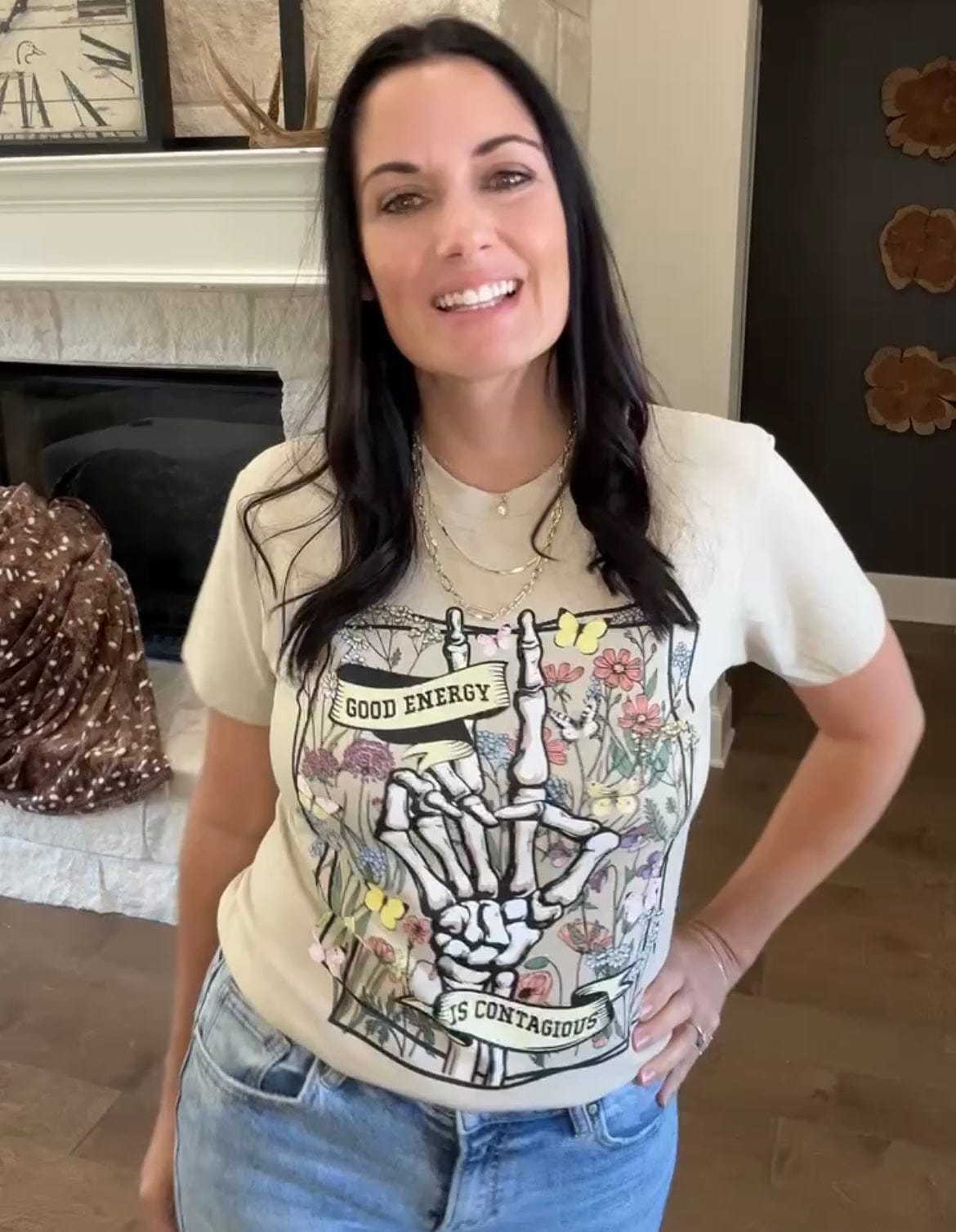 Envy Stylz Boutique Women - Apparel - Shirts - T-Shirts Good Energy Is Contagious Graphic Tee