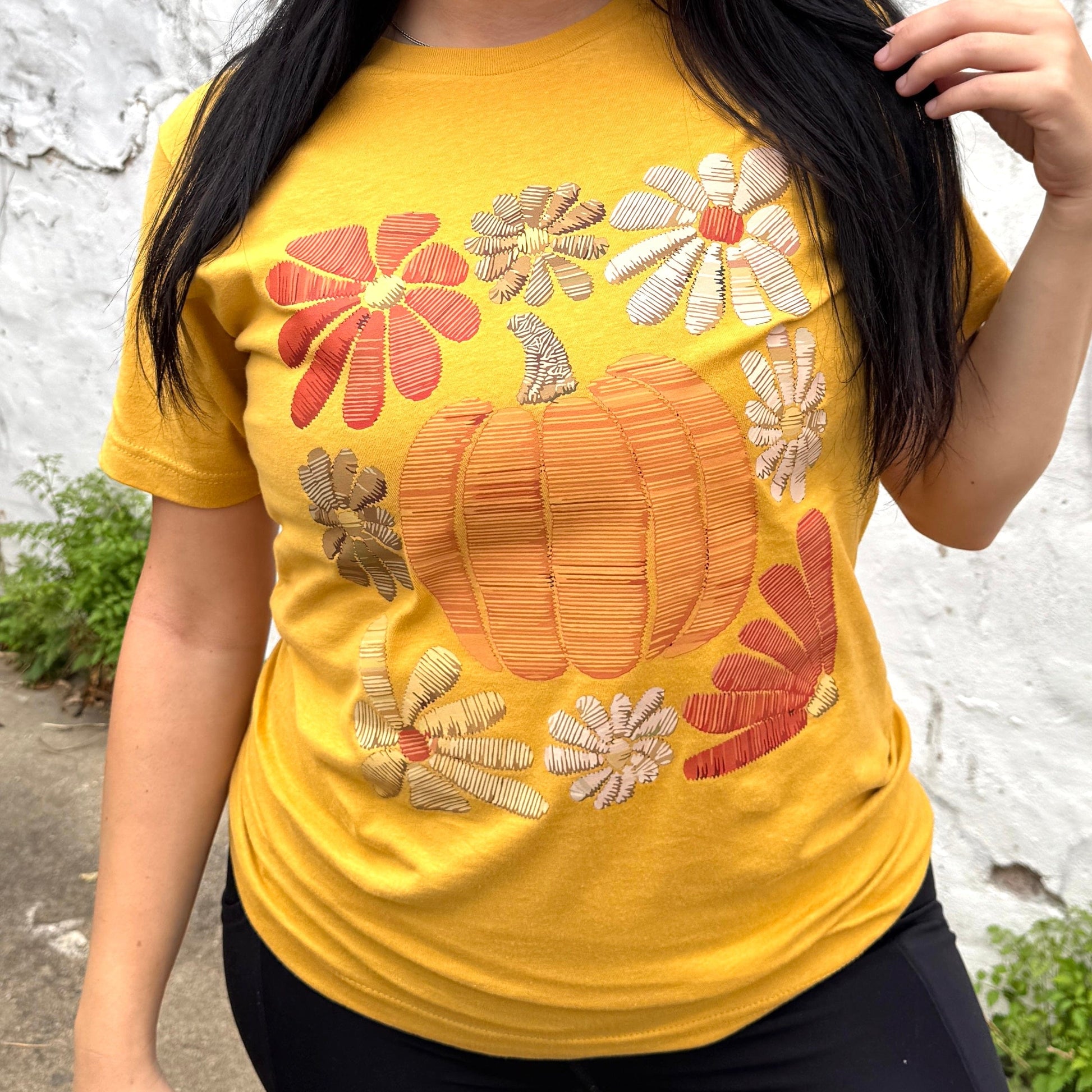 FestiviTees Women - Apparel - Shirts - T-Shirts Daisy Pumpkin Graphic Tee