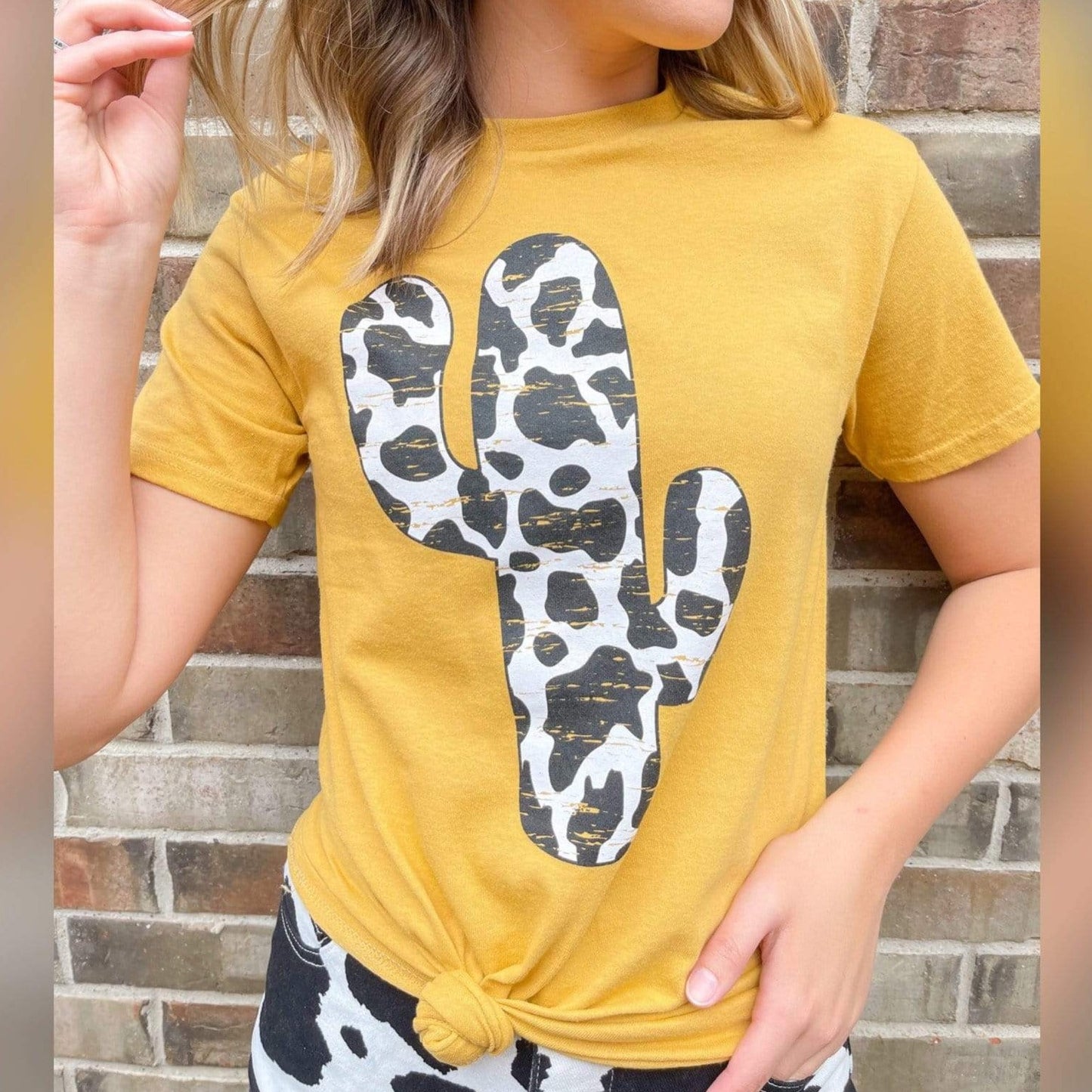 Envy Stylz Boutique Women - Apparel - Shirts - T-Shirts Cow Print Cactus Graphic Tee