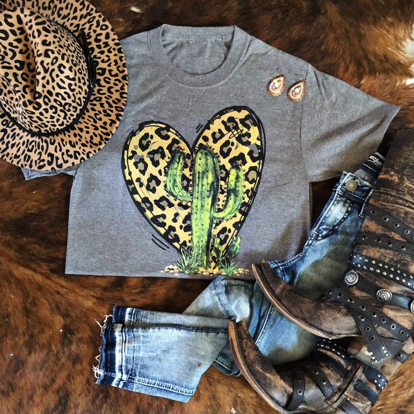 Envy Stylz Boutique Women - Apparel - Shirts - T-Shirts Leopard Heart Cactus Graphic Tee